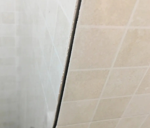 贾汪瓷砖空鼓维修公司分享阳台瓷砖脱落的修复过程可以分为以下几个步骤